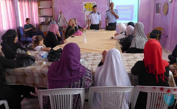 الشرطة تنظم ندوة حول آثار المخدرات على الأسرة في تجمع نسوي في اريحا